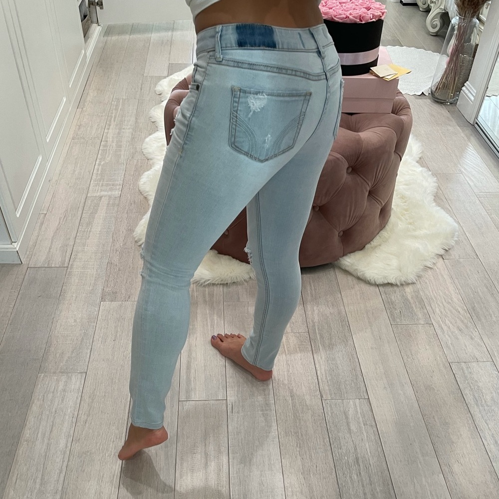 Hollister Ripped Jeans - Picture 4 of 5